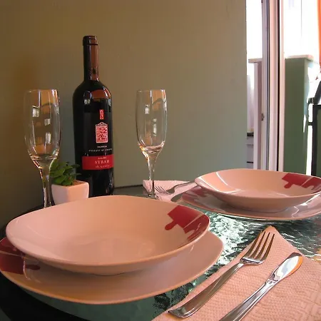 艾拉马雷公寓 扎达尔